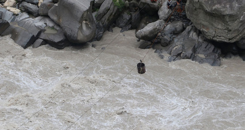 दार्चुलामा तुइनबाट खसेर एक युवक बेपत्ता 