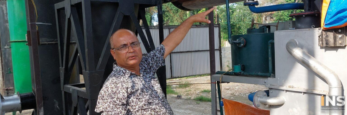 नेपाली नोकरशाहीको व्यवहारबाट वाक्कदिक्क भएपनि फोहोरबाट नविकरणीय उर्जा बनाउने मेसिनका उत्पादक भन्छन्- 'फोहोर दिनुस् नि:शुल्क व्यवस्थापन गर्छौं'