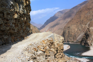 कर्णाली करिडोर सञ्चालनमा आएसँगै सडक छेउमा बसाइ सर्दै हुम्लाका नागरिक