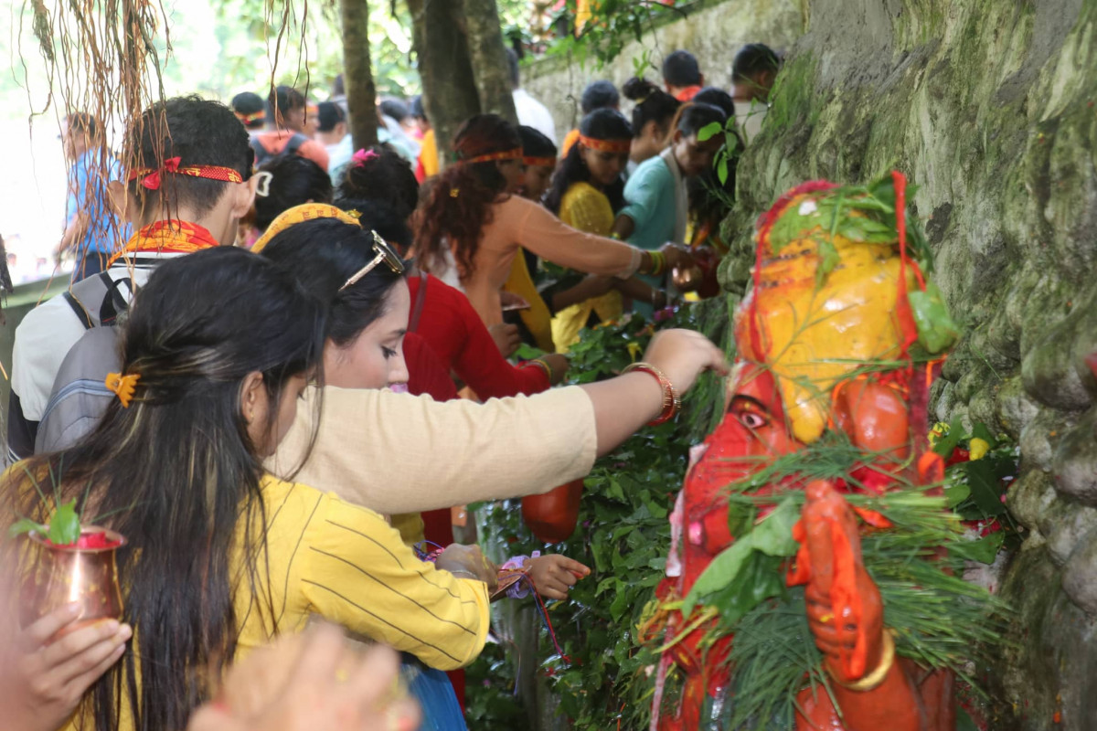 साउनको दोस्रो सोमबार तनहुँको देवघाटमा भक्तजनहरूको घुइँचो 