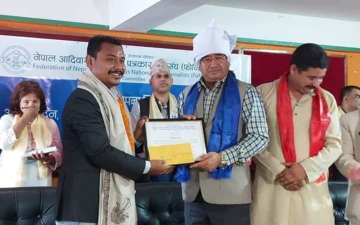 फोनिजको २३ औं वार्षिकोत्सवमा चितवनका राजु चौधरी सहित ४ पत्रकार सम्मानित 