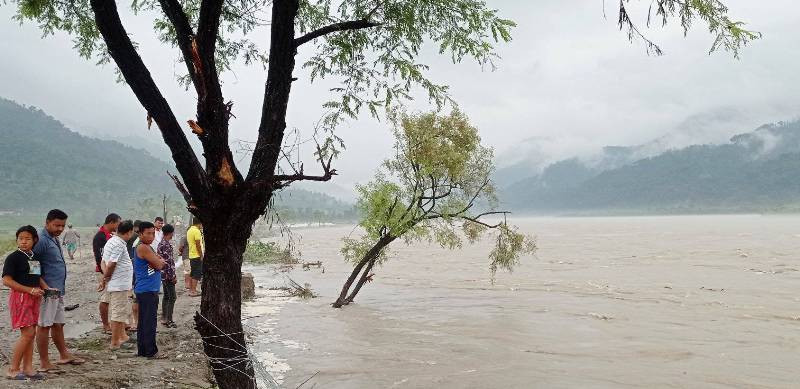 सप्तकोशीले धार परिवर्तन गरेर विस्थापित भएकाहरू बिरामी पर्न थाले 