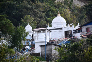 सुनसरीको बराह क्षेत्र जाने बाटो बिग्रदा पर्यटकलाईसास्ती 