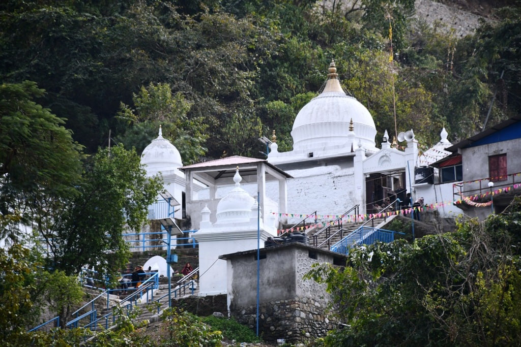 सुनसरीको बराह क्षेत्र जाने बाटो बिग्रदा पर्यटकलाईसास्ती 