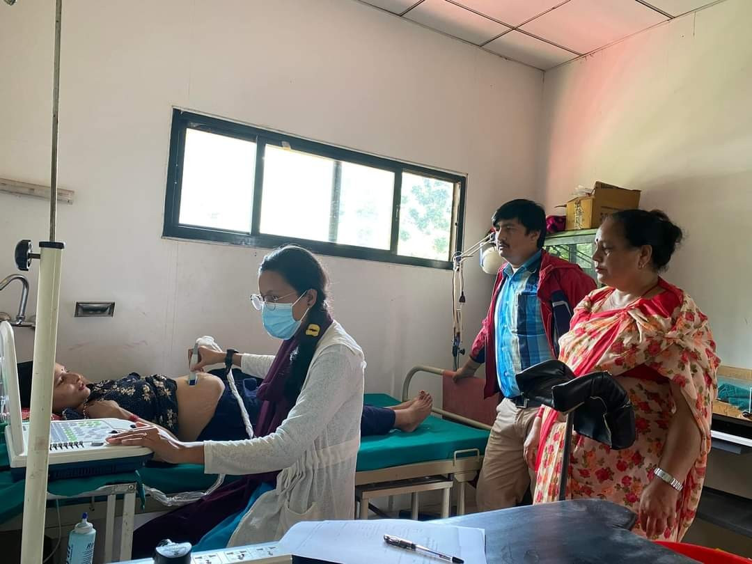 गर्भवती महिलाहरुलाई गाउँमै निःशुल्क भिडियो एक्सरे सेवा उपलब्ध गराउदै शहिद लखन गाउँपालिका