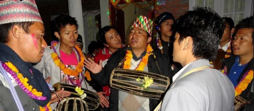 पछिल्लो केही वर्षयता देउसी, भैलोमा मादलको कम प्रयोग हुँदै