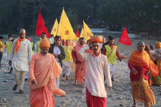 नौ घण्टा पैदलयात्रा हिँडेर देवघाटधाम परिक्रमा
