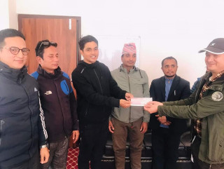 आँबुखैरेनी गाउँपालिकाको शिक्षा कोषमा नमुना सहकारीद्वारा १ लाख ११ हजार १ सय ११ रुपैंया सहयोग