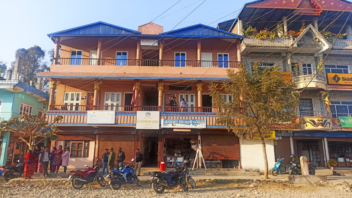 बोटे, दलित, चेपाङ, ब्रामु समुदायको निःशुल्क स्वास्थ्य बीमा गर्दै तनहुँको देवघाट गाउँपालिका