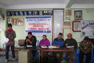 संस्कृति जोगाउन कौराहा प्रतियोगिता गर्दै मगर साँस्कृतिक संघ चितवन
