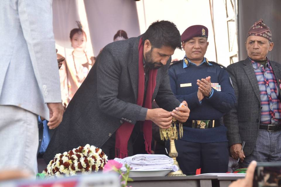 थारू समुदायको मुद्दामा सदैव सकरात्मक छु : गृहमन्त्री लामिछाने
