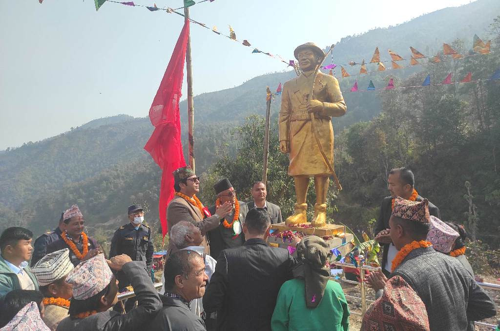 शहिद लखन गाउँपालिकामा सहिद जयसिंह चुमी मगरको सालिक अनावरण