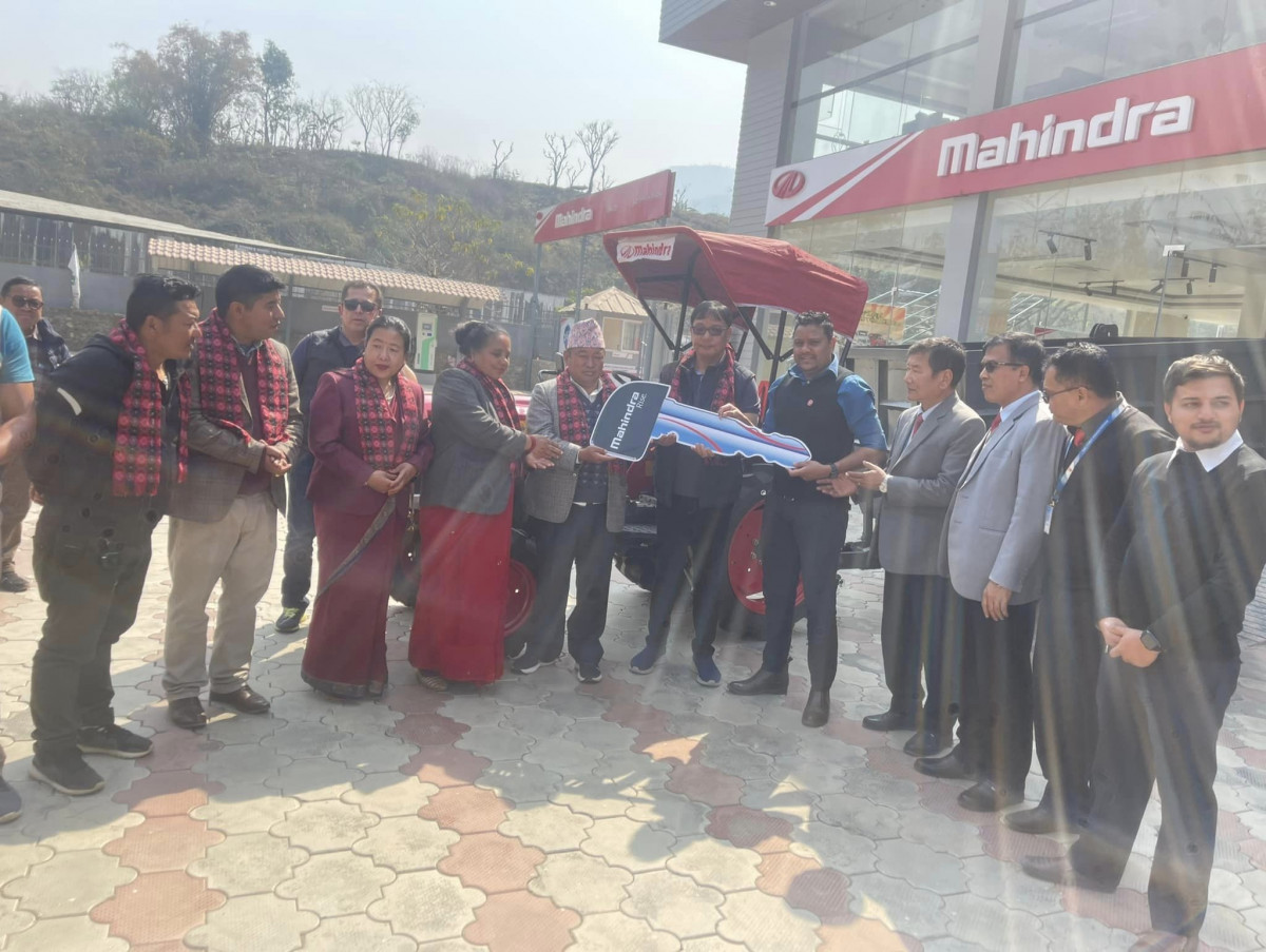 मनकामना बजारको फोहोर व्यवस्थापनका लागि मनकामना दर्शन प्रालिद्वारा ट्याक्टर सहयोग