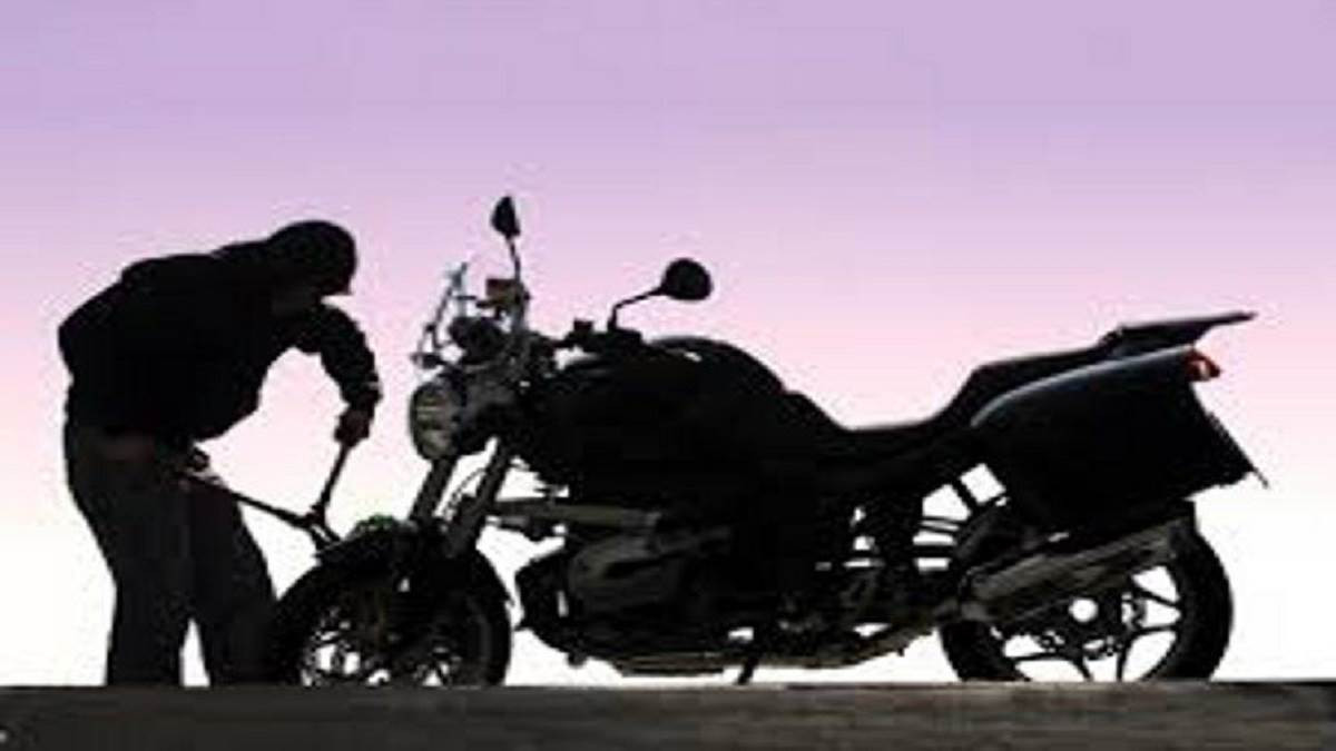 देवघाटबाट चोरी भएको मोटरसाइकल सहित राजकुमार पक्राउ