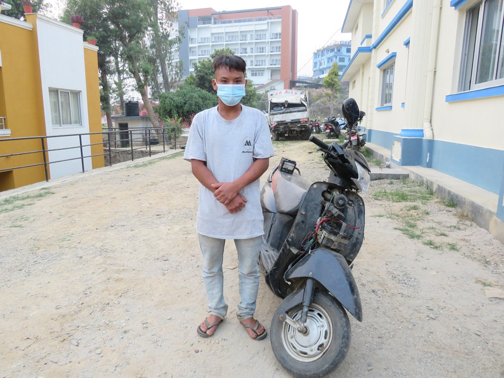 जलविरेबाट चोरी भएको स्कुटर सहित इच्छाकामना चनौटेका मोतिराम घर्ती गोरखा बजारबाट पक्राउ