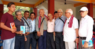 चितवनमा विपश्यना ध्यानका आचार्य अक्कलध्वज गुरुङका दुई पुस्तक सार्वजनिक