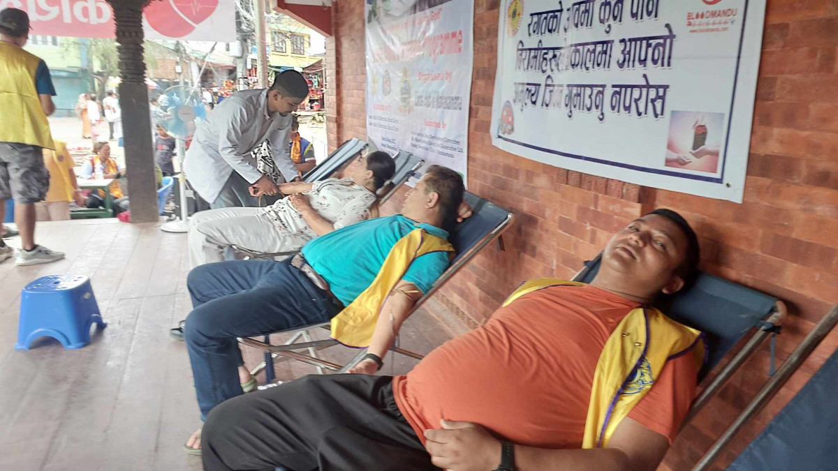लायन्स क्लवको आयोजनामा मनकामनामा बृहत रक्तदान कार्यक्रम, ५९ जनाले गरे रक्तदान