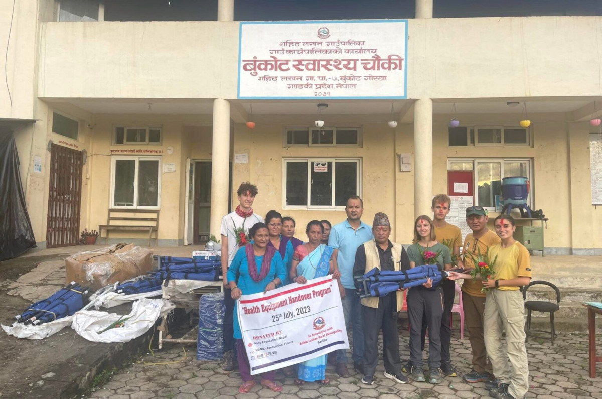 शहिद लखन र गण्डकी गाउँपालिकाका स्वास्थ्य चौकीलाई १५ लाख भन्दा बढी स्वास्थ्य सामग्री वितरण
