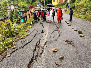 लगातारको वर्षाले शहिद लखनको बुङकोट–नाम्जुङ सडकखण्ड भासियो