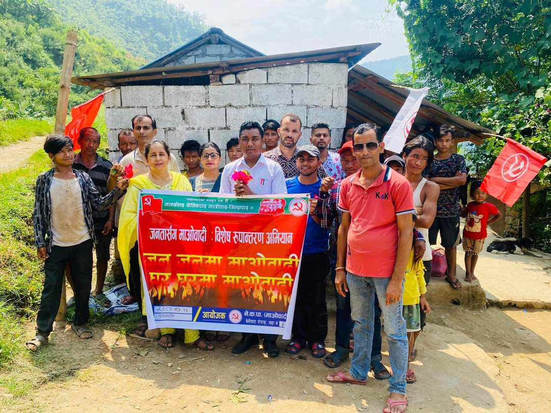 धादिङको बेनिघाट रोराङमा पनि घरघरमा माओवादी जनजनमा माओवादी अभियान सुरु