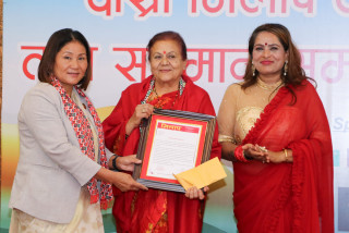 मिलाप दोस्रो तीज उत्सवमा बशिष्ठ गायिका ज्ञानु राणालाई दीर्घ साधना सम्मान