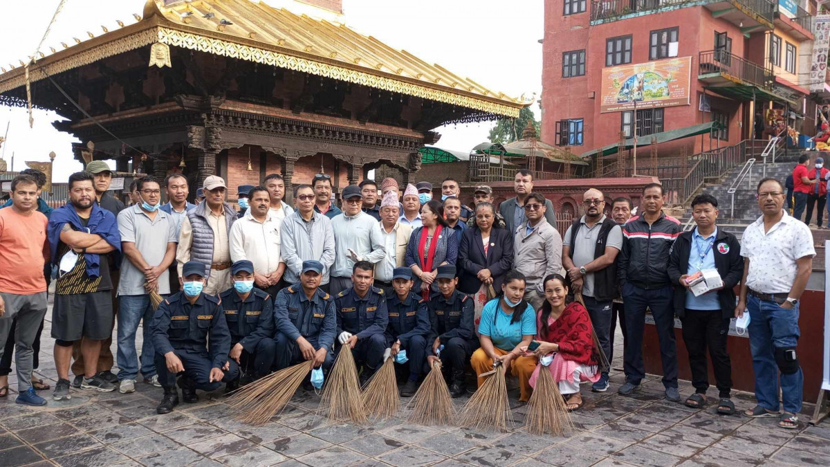 पर्यटनमन्त्री सुदन किराँतीको अगुवाइमा मनकामना मन्दिर क्षेत्रमा सरसफाई