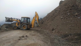 धादिङको मझिमटारमा सुख्खा पहिरो, साढे ५ घण्टा पृथ्वी राजमार्गमा अवरुद्ध