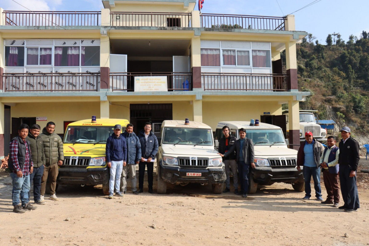 गोरखाको गण्डकी गाउँपालिकामा ३ एम्बुलेन्सबाट सेवा सुरु, गर्भवतीलाई निःशुल्क एम्बुलेन्स सेवा