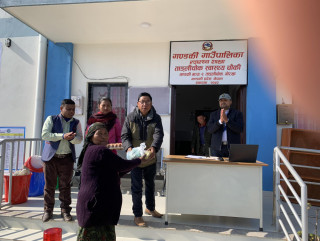 गण्डकीको ताङलीचोक स्वास्थ्य चौकीमा सुनौला हजार दिनका आमाहरुलाई पौष्टिक आहार वितरण