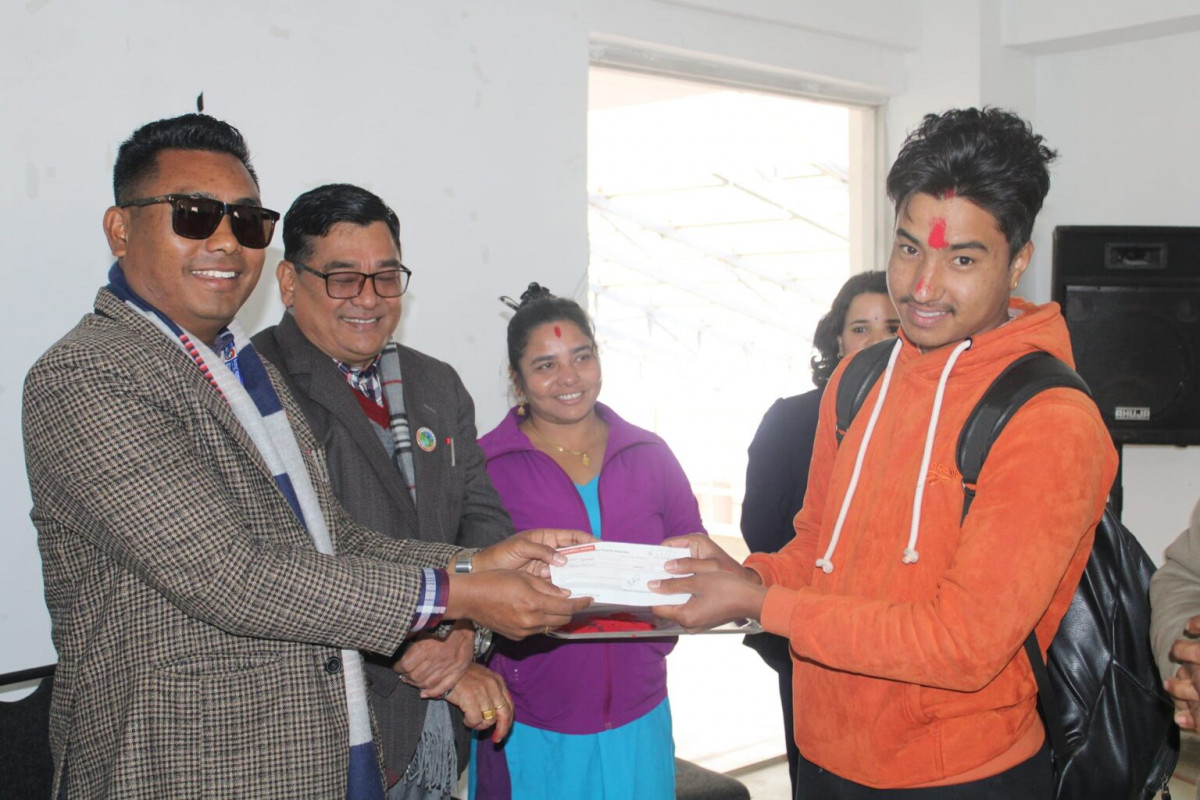 धादिङको बेनीघाट रोराङ गाउँपालिकाद्वारा ३१ जना विद्यार्थीलाई ६ लाख ९० हजार छात्रवृत्ति वितरण