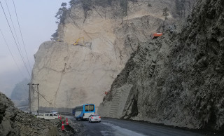 तुइन खोला पहिरो हटाएर मुग्लिन–नारायणगढ सडकखण्ड दुइतर्फी खुल्यो