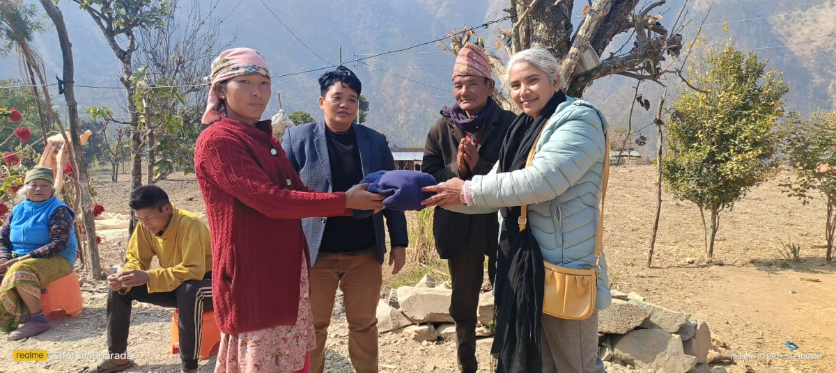 वडाध्यक्ष मिलन भुजेलको पहलमा विपन्न र बालबिकास केन्द्रका विद्यार्थीलाई न्यानो कपडा र खाद्यान्न सामाग्री हस्तान्तरण