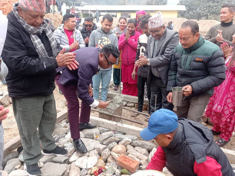 धादिङको मझिमटारमा अवस्थित शंखादेवी माविमा आवासिय छात्रावास भवनको शिलान्यास