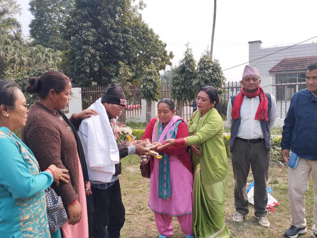 प्ये ल्हु संघ केन्द्रीय महिला समितिद्वारा क्यान्सर रोग पिडित भिम गुरुङलाई पौने २ लाख आर्थिक सहयोग