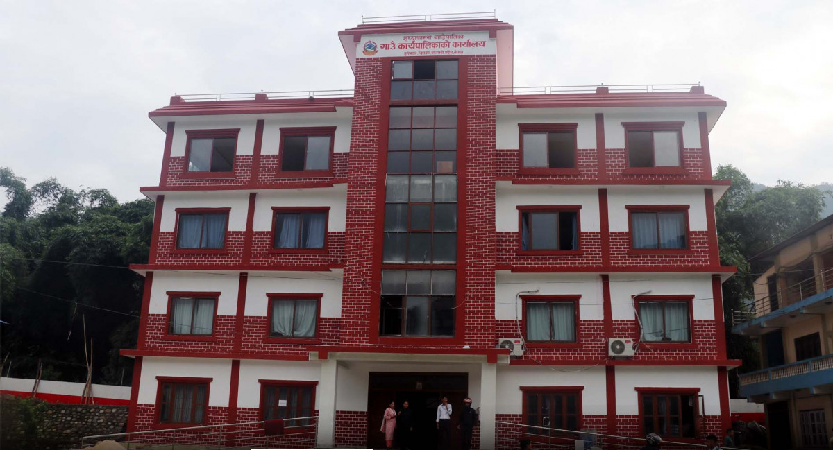 दुर्घटनामा कर्मचारीको निधन भएपछि आज इच्छाकामना गाउँपालिकामा शोक विदा
