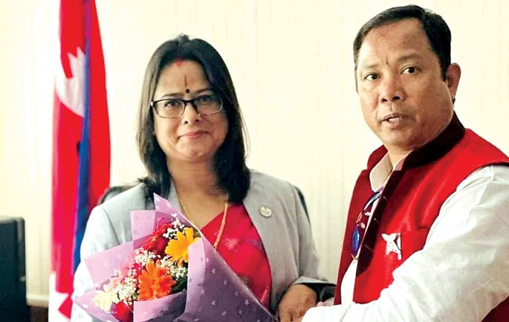 लोग्ने स्वास्नीका कारण पार्टी डुब्ने भो, मलाई चिन्ता यसैमा छ : रेशम चौधरी