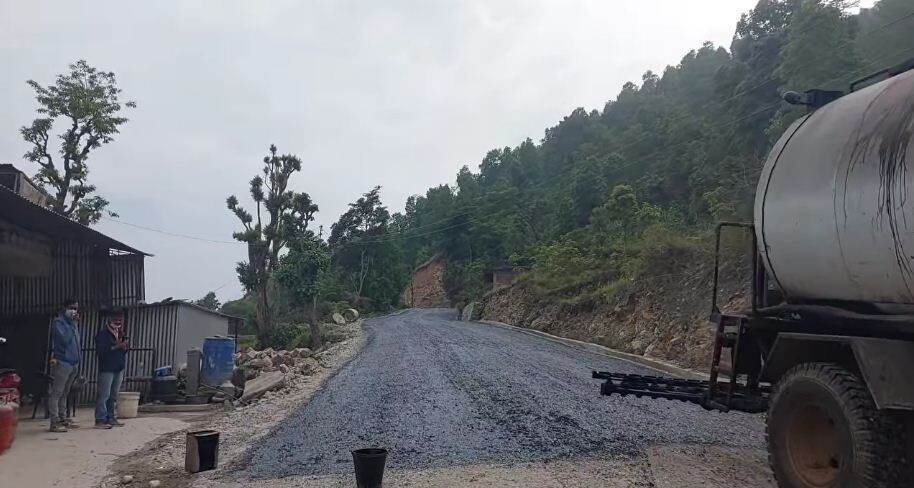 शहिद लखन गाउँपालिकाको नाम्जुङ–खगी सडकको कालोपत्रे सुरु