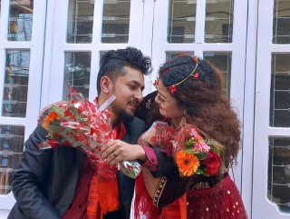 इतिहास रचेका समलिंगी विवाहित जोडीहरु आफ्नै समुदायको संस्थाबाट तिरस्कृत