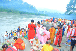 देवघाटमा बोलबम मेला : एक लाख ३० हजारले स्नान गरेको अनुमान