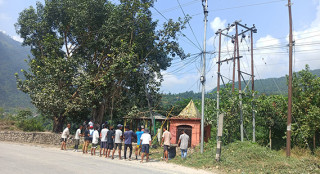 बाढीले पोलमा क्षति पुर्‍याएपछि शहिद लखनको ठेउवाटार क्षेत्र ५ दिनदेखि अन्धकारमा