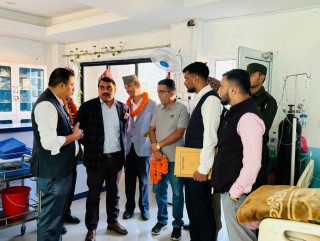 भारतीय दूतावास काठमाडौंका प्रथम सचिवद्धारा आँबुखैरेनी अस्पतालको अवलोकन