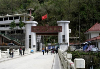 केरुङ नाकामा सामान अझै अलपत्र अर्बौं राजस्व प्रभावित