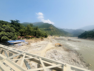 त्रिशूलीको बाढीको प्रभाव : सुपर त्रिशुली हाइड्रोको कारण रिसोर्टमा क्षति भएको भन्दै  क्षतिपूर्ति माग