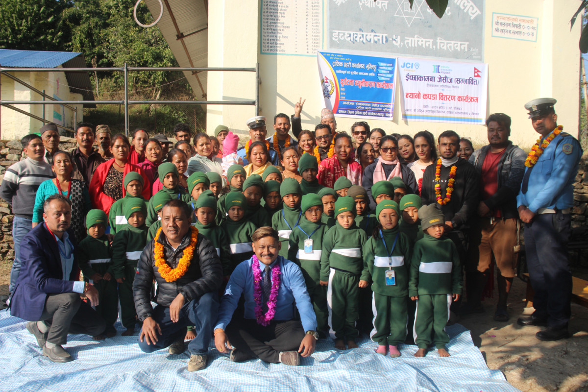 सम्भावित इच्छाकामना जेसिजद्वारा तामिनका बालबालिकालाई न्यानो कपडा वितरण