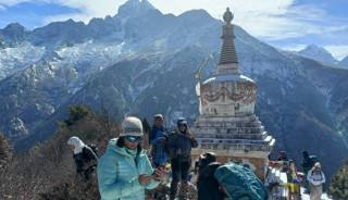 सगरमाथा क्षेत्र छोड्दै विदेशी पर्यटक, लुक्लामा घुइँचो