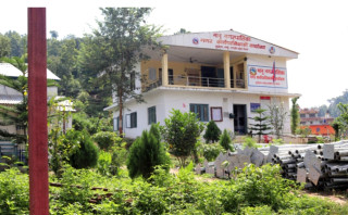 भानुको कर्मदा माविमा पढ्दै कमाउँदै : विद्यार्थी आलुखेतीमा रमाउँदै