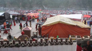 देवघाटमा शतबिज छर्न शुक्रवार नै हजारौं भक्तजन आईपुगे