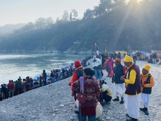 देवघाटधाममा पाँच लाख भन्दा बढि भक्तजनबाट मकर स्नान