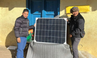 चुमनुब्रीमा रहेको सिद्धगणेश आधारभूत विद्यालयलाई सोलार बत्ती वितरण