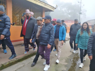 योगी नरहरिनाथको तपस्थली अवलोकन गर्न प्रचण्ड बिहानै देवघाट पुगे